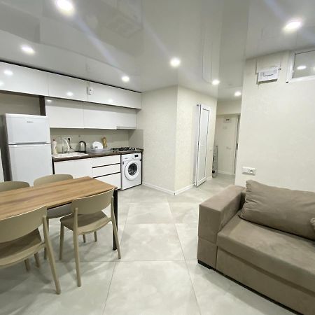 Gss - B Apartment Tbilisi Bagian luar foto