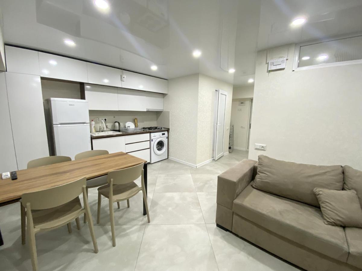 Gss - B Apartment Tbilisi Bagian luar foto
