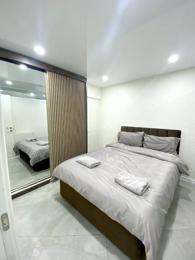 Gss - B Apartment Tbilisi Bagian luar foto