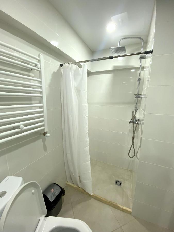 Gss - B Apartment Tbilisi Bagian luar foto
