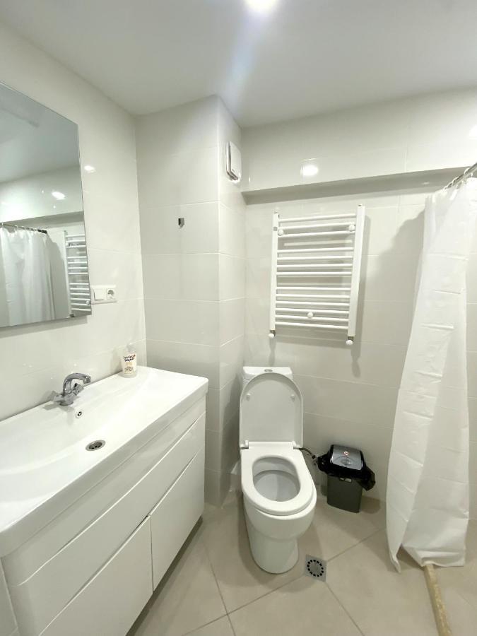 Gss - B Apartment Tbilisi Bagian luar foto